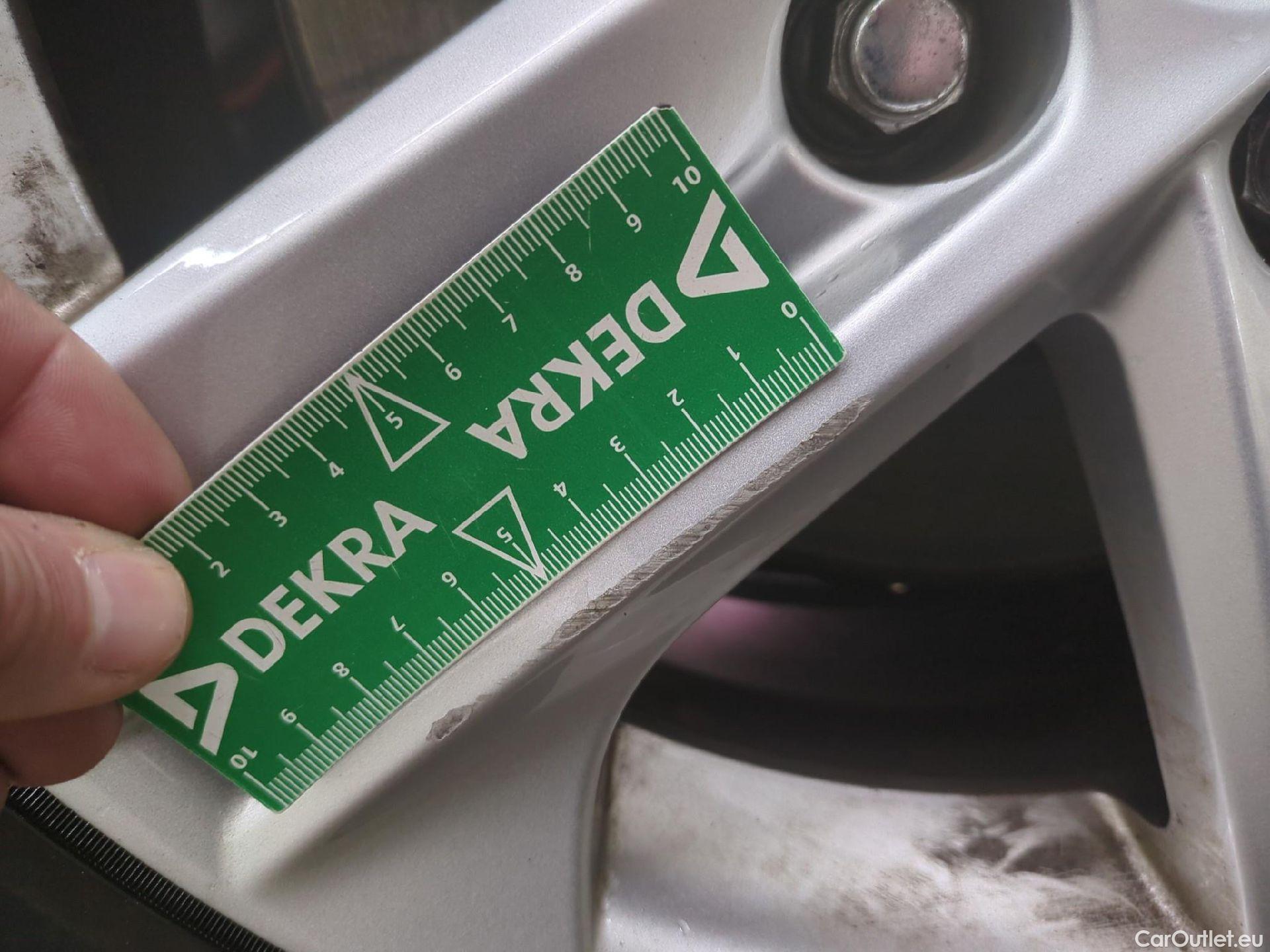  Toyota  Corolla TOYOTA  / 2018 / 5P / Berline Hybride 184h Dynamic Business Stage Acad #17