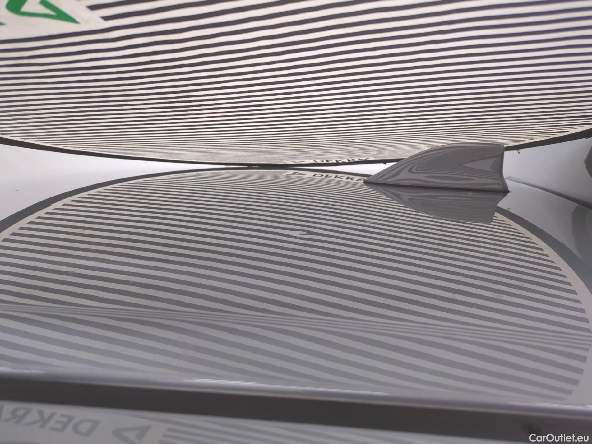  Toyota  Corolla TOYOTA  / 2018 / 5P / Berline Hybride 184h Dynamic Business Stage Acad #27