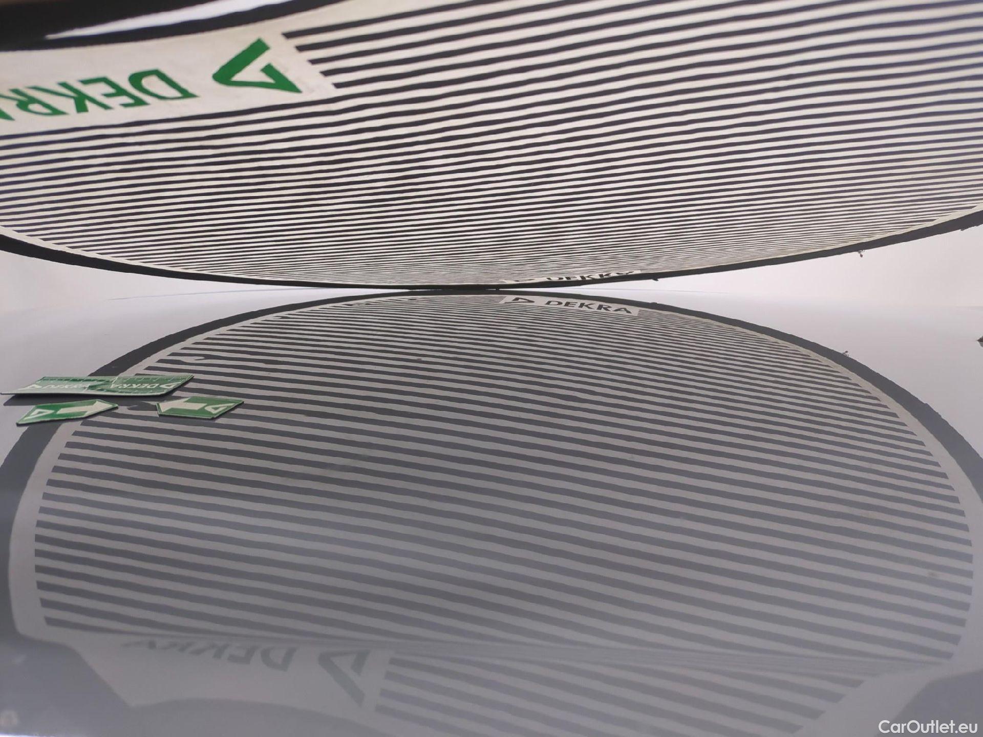  Toyota  Corolla TOYOTA  / 2018 / 5P / Berline Hybride 184h Dynamic Business Stage Acad #26