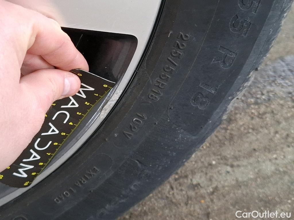  Peugeot  3008 PEUGEOT  2020 5P SUV 1.6 HYBRID 225 EAT8 Allure Pack #52