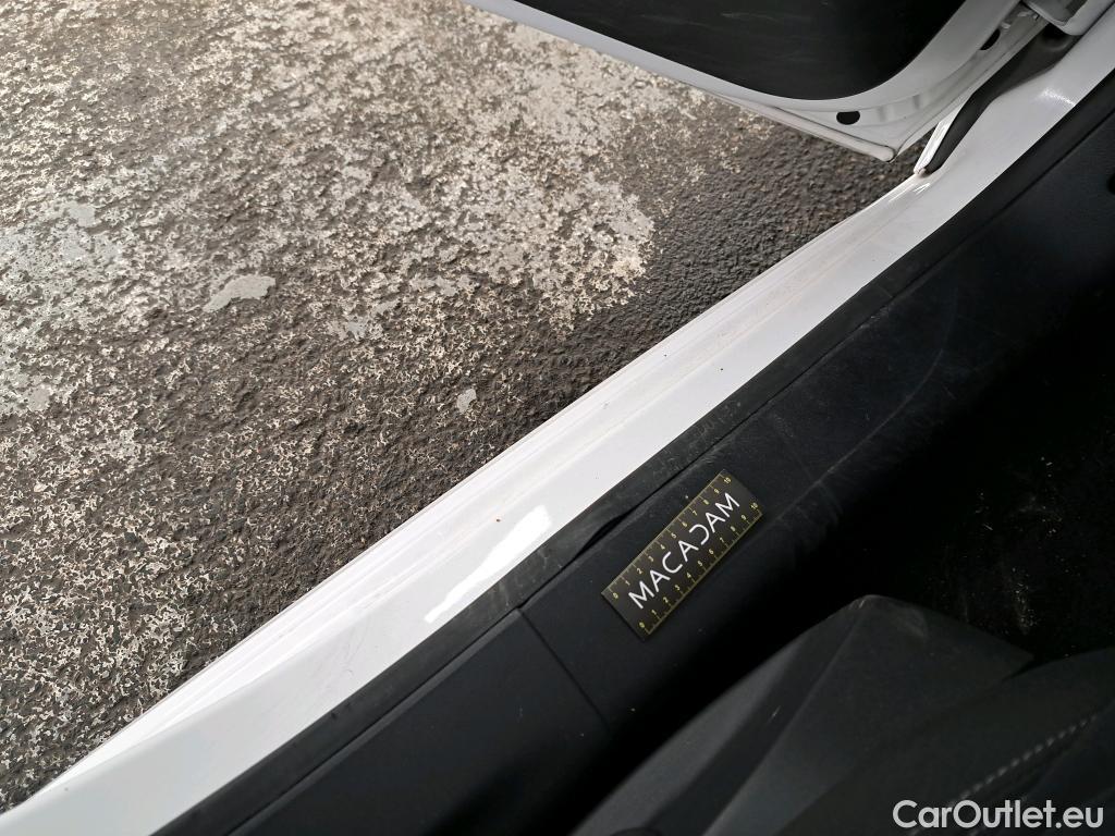  Peugeot  208 PEUGEOT  Affaire VU 5p Berline Puretech 82 S&S PREMIUM PACK #10