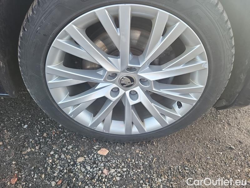  Skoda  Superb  Combi (3V5)(2015) Sup.C.FL2.0TDI 140 L&K 4x4 AT #21