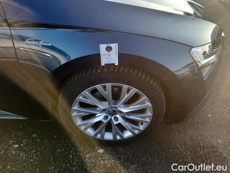  Skoda  Superb  Combi (3V5)(2015) Sup.C.FL2.0TDI 140 L&K 4x4 AT #20