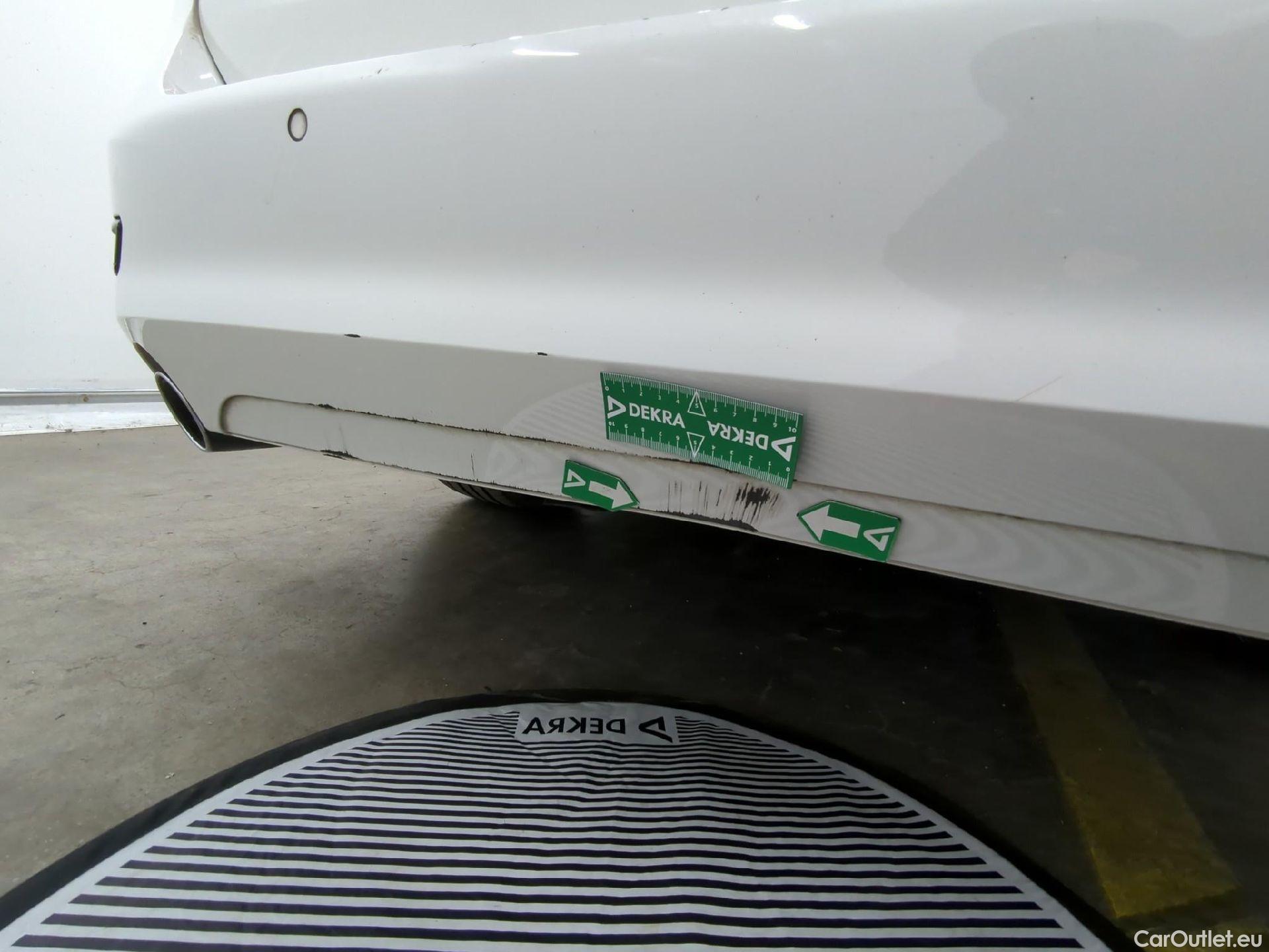  Bmw  Serie 3 BMW Série 3 Touring / 2018 / 5P / Break 318d 150ch Lounge BVA8 #11