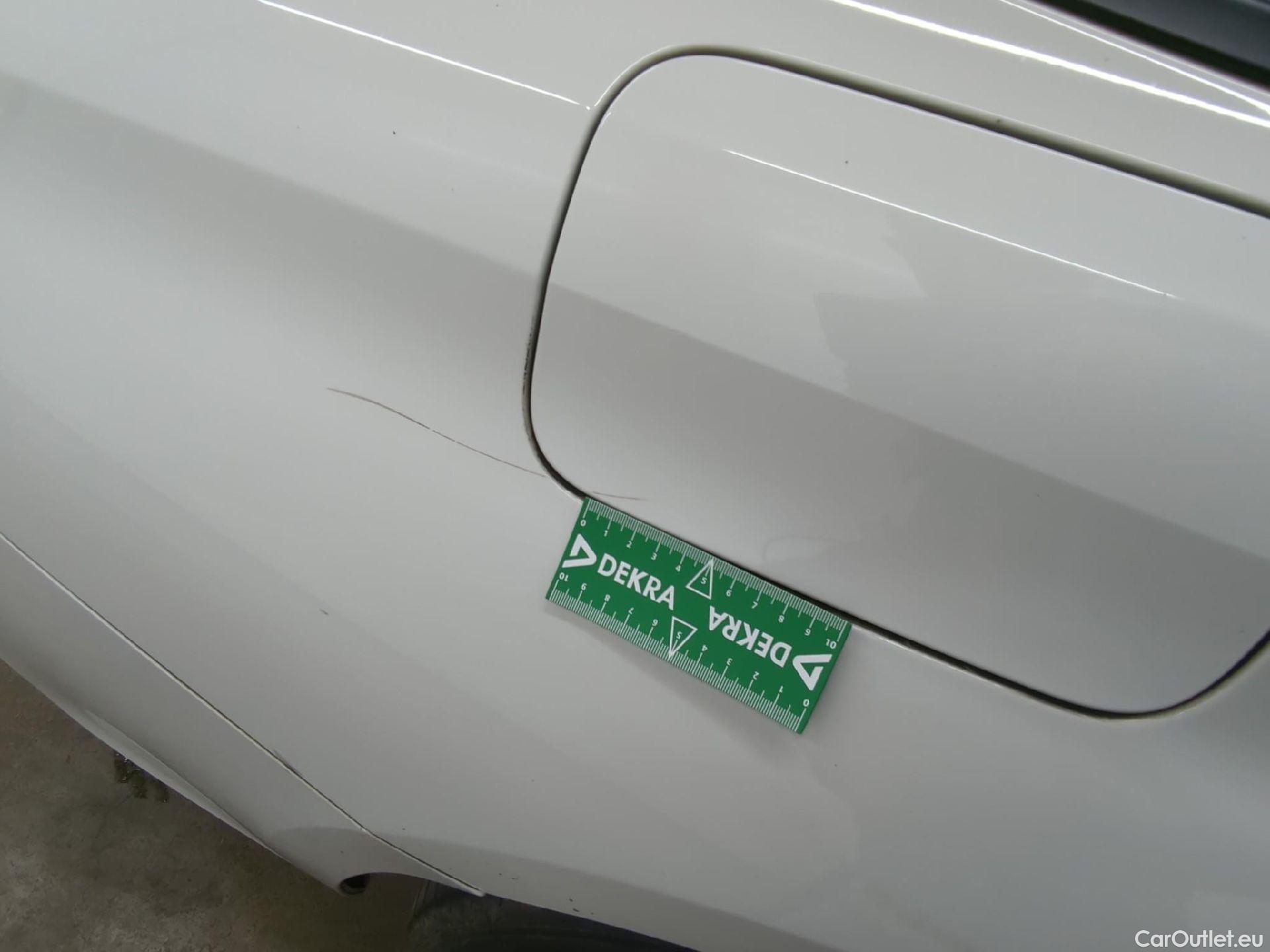  Bmw  Serie 3 BMW Série 3 Touring / 2018 / 5P / Break 318d 150ch Lounge BVA8 #15