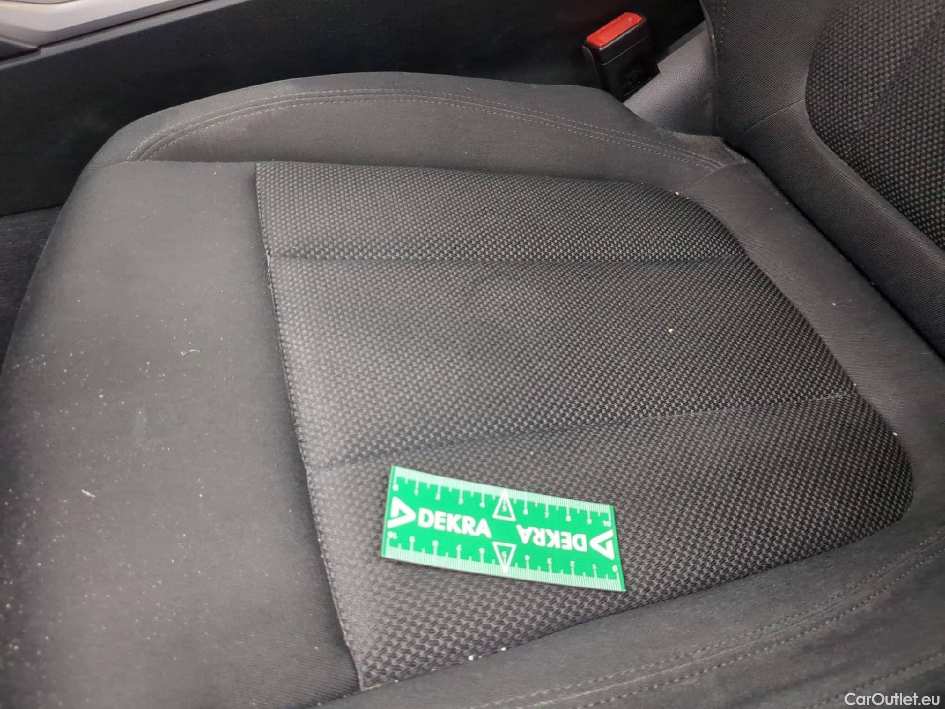  Bmw  Serie 3 BMW Série 3 Touring / 2018 / 5P / Break 318d 150ch Lounge BVA8 #4