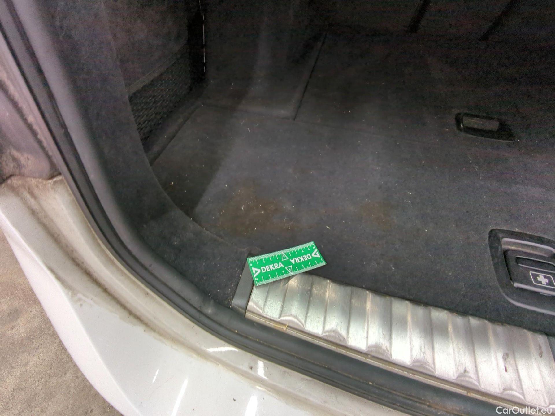  Bmw  Serie 3 BMW Série 3 Touring / 2018 / 5P / Break 318d 150ch Lounge BVA8 #7