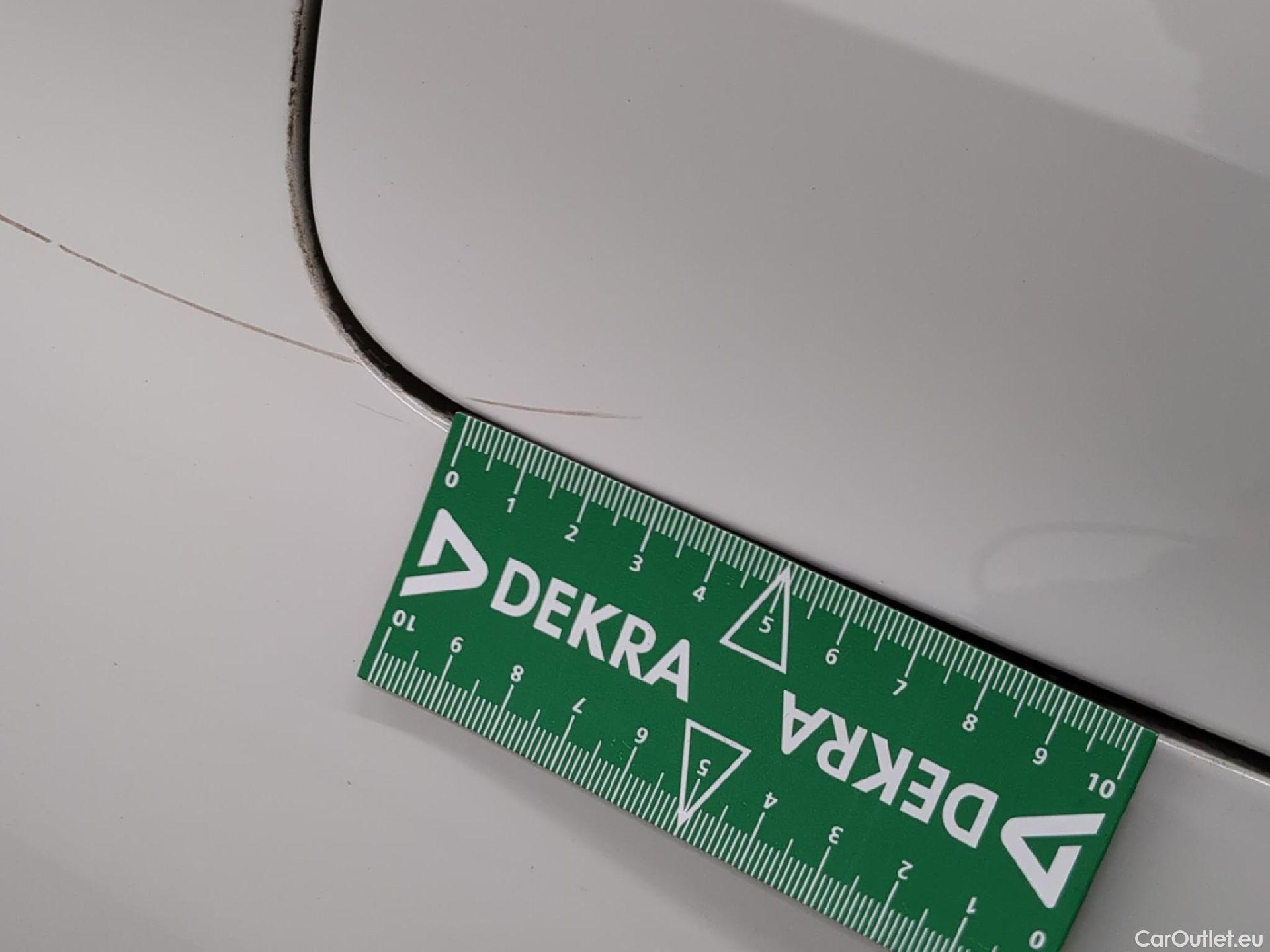  Bmw  Serie 3 BMW Série 3 Touring / 2018 / 5P / Break 318d 150ch Lounge BVA8 #16