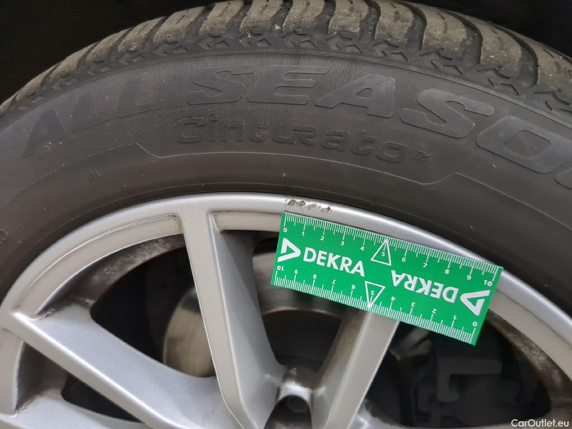  Bmw  Serie 3 BMW Série 3 Touring / 2018 / 5P / Break 318d 150ch Lounge BVA8 #10