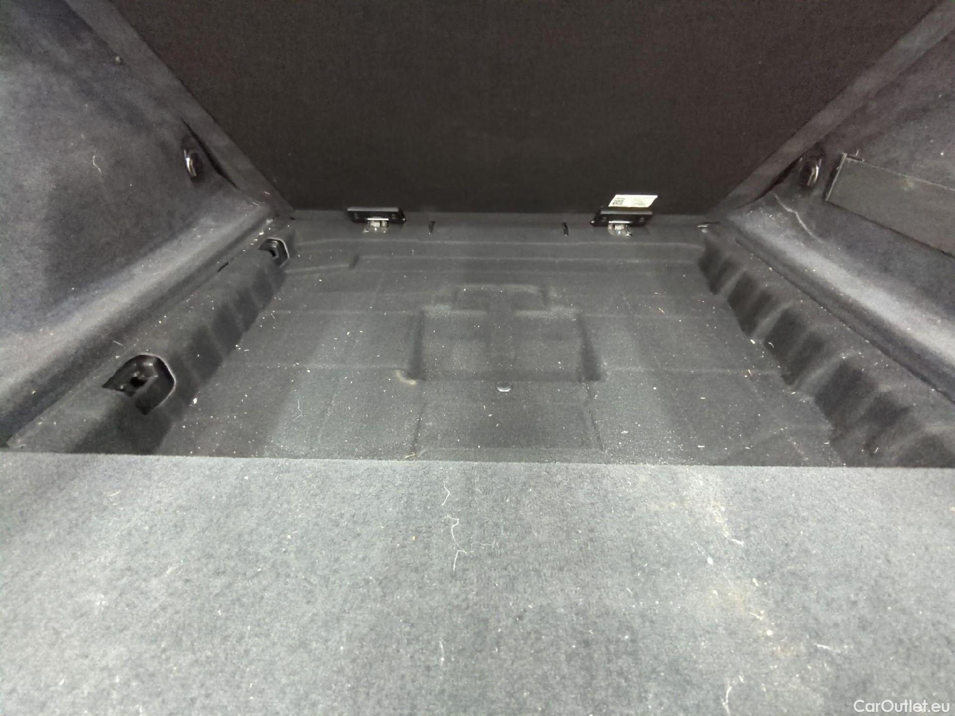  Bmw  Serie 3 BMW Série 3 Touring / 2018 / 5P / Break 318d 150ch Lounge BVA8 #1