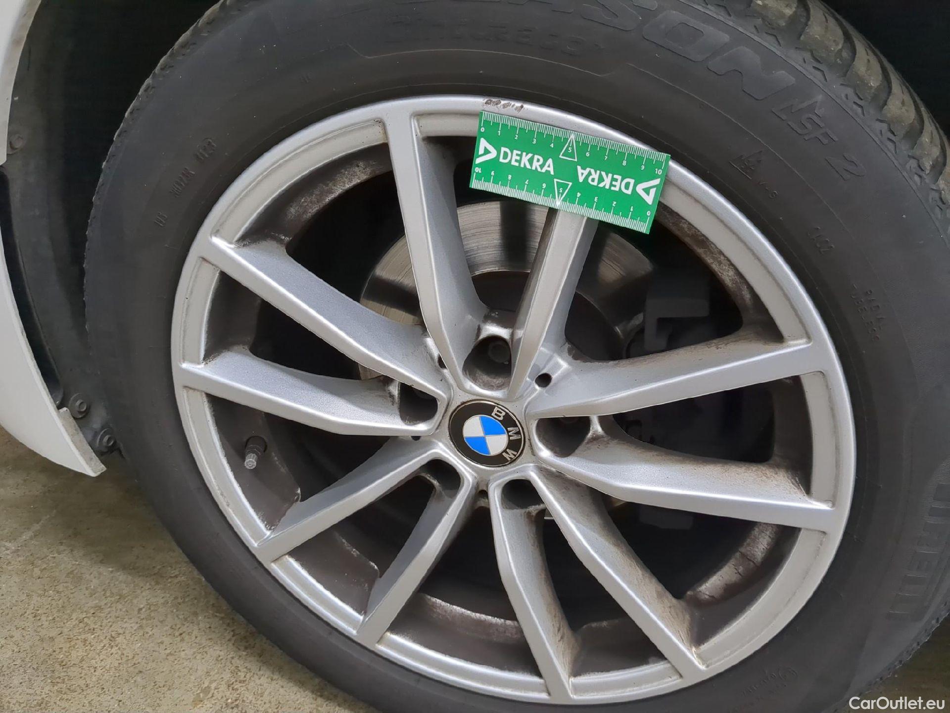  Bmw  Serie 3 BMW Série 3 Touring / 2018 / 5P / Break 318d 150ch Lounge BVA8 #9