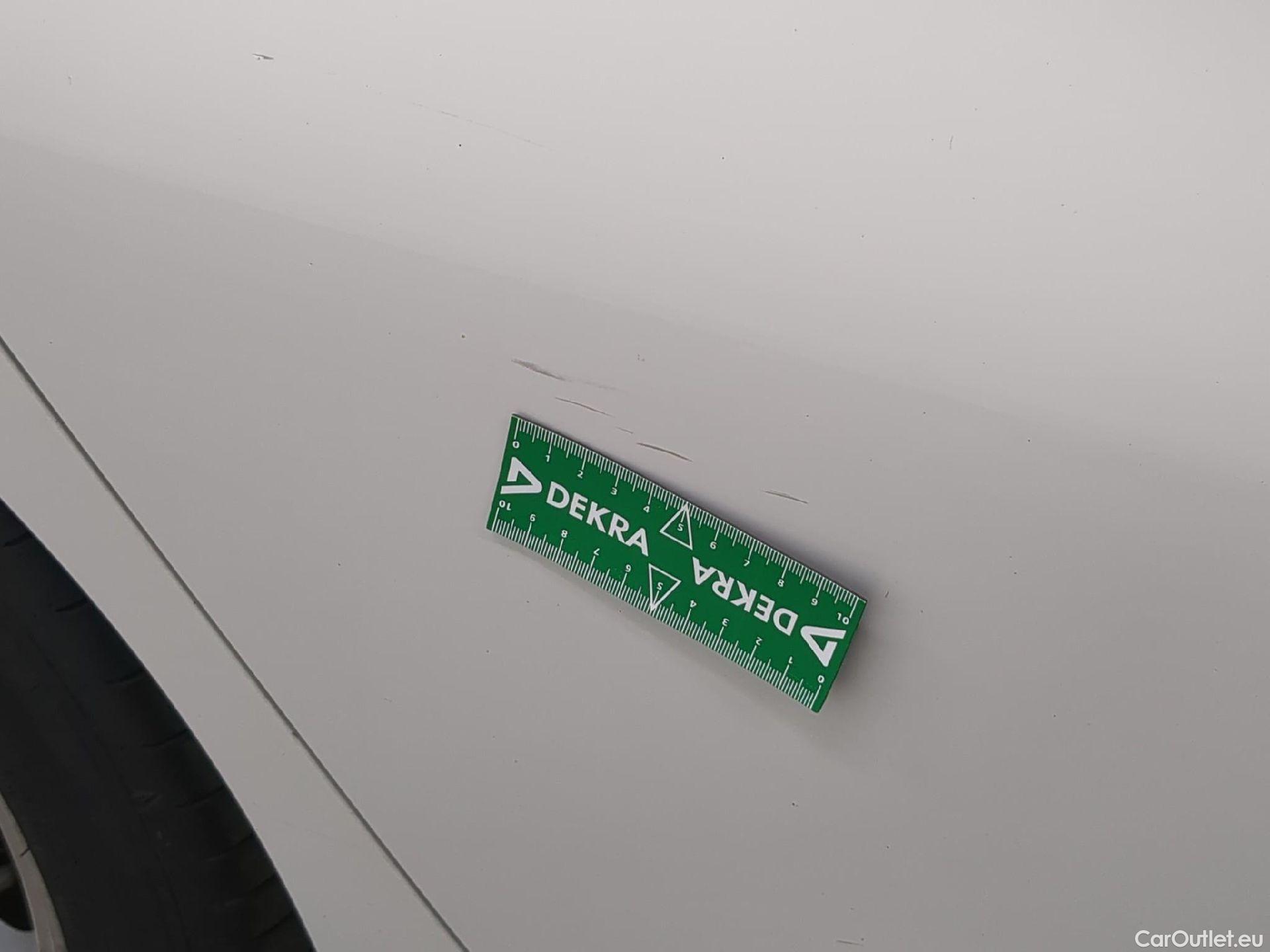  Bmw  Serie 3 BMW Série 3 Touring / 2018 / 5P / Break 318d 150ch Lounge BVA8 #22