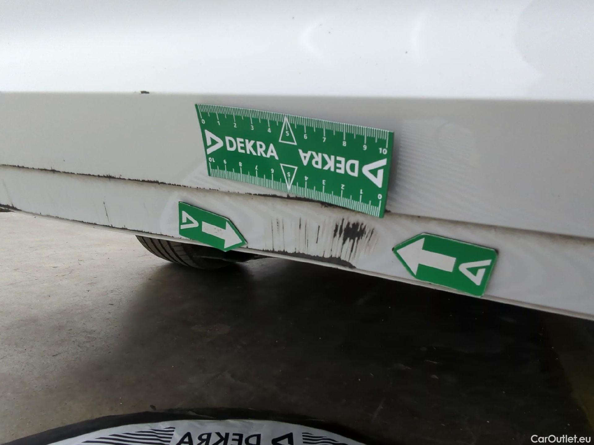  Bmw  Serie 3 BMW Série 3 Touring / 2018 / 5P / Break 318d 150ch Lounge BVA8 #12