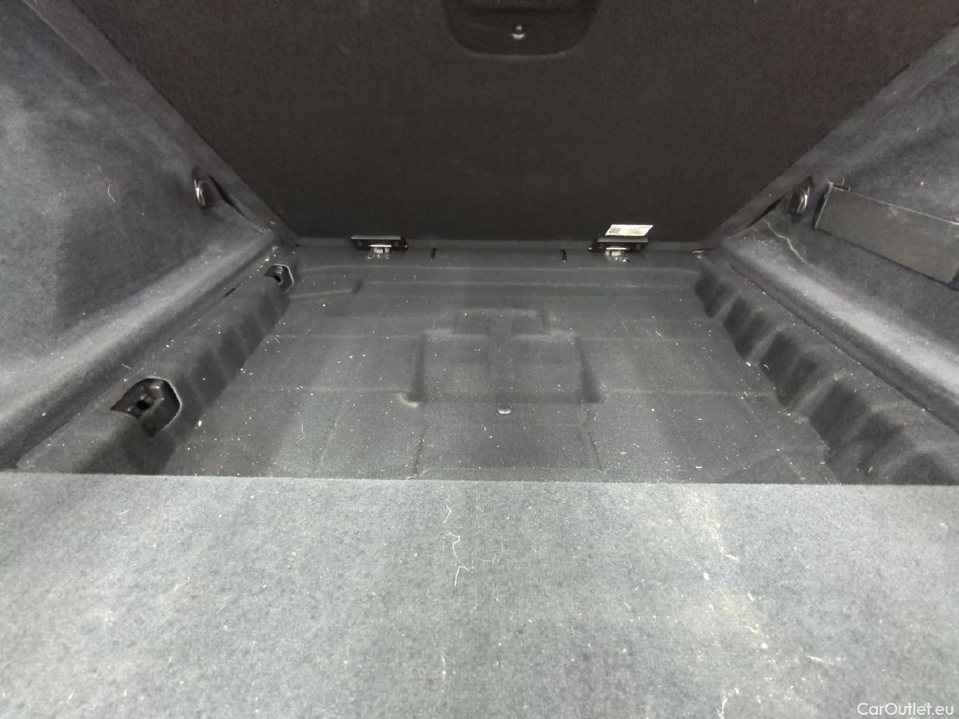  Bmw  Serie 3 BMW Série 3 Touring / 2018 / 5P / Break 318d 150ch Lounge BVA8 #2