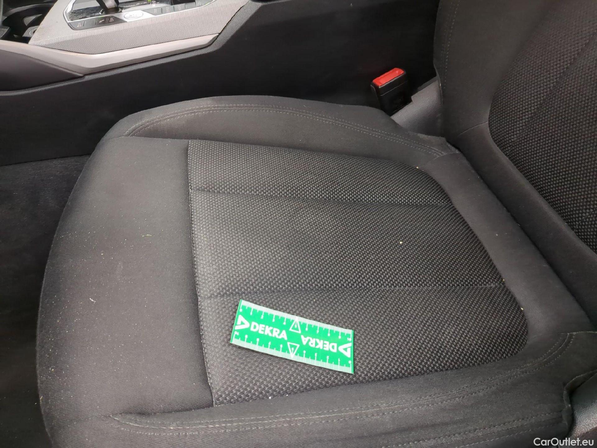  Bmw  Serie 3 BMW Série 3 Touring / 2018 / 5P / Break 318d 150ch Lounge BVA8 #3