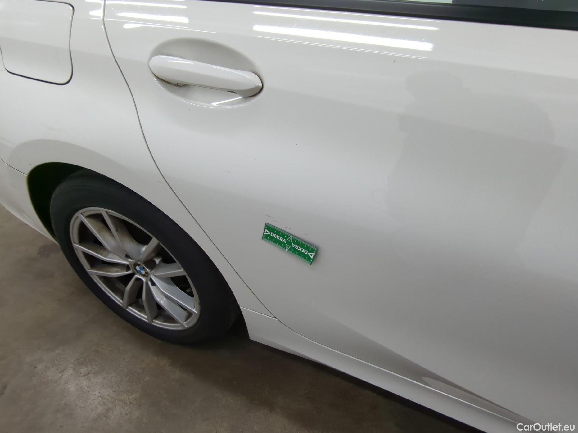  Bmw  Serie 3 BMW Série 3 Touring / 2018 / 5P / Break 318d 150ch Lounge BVA8 #21