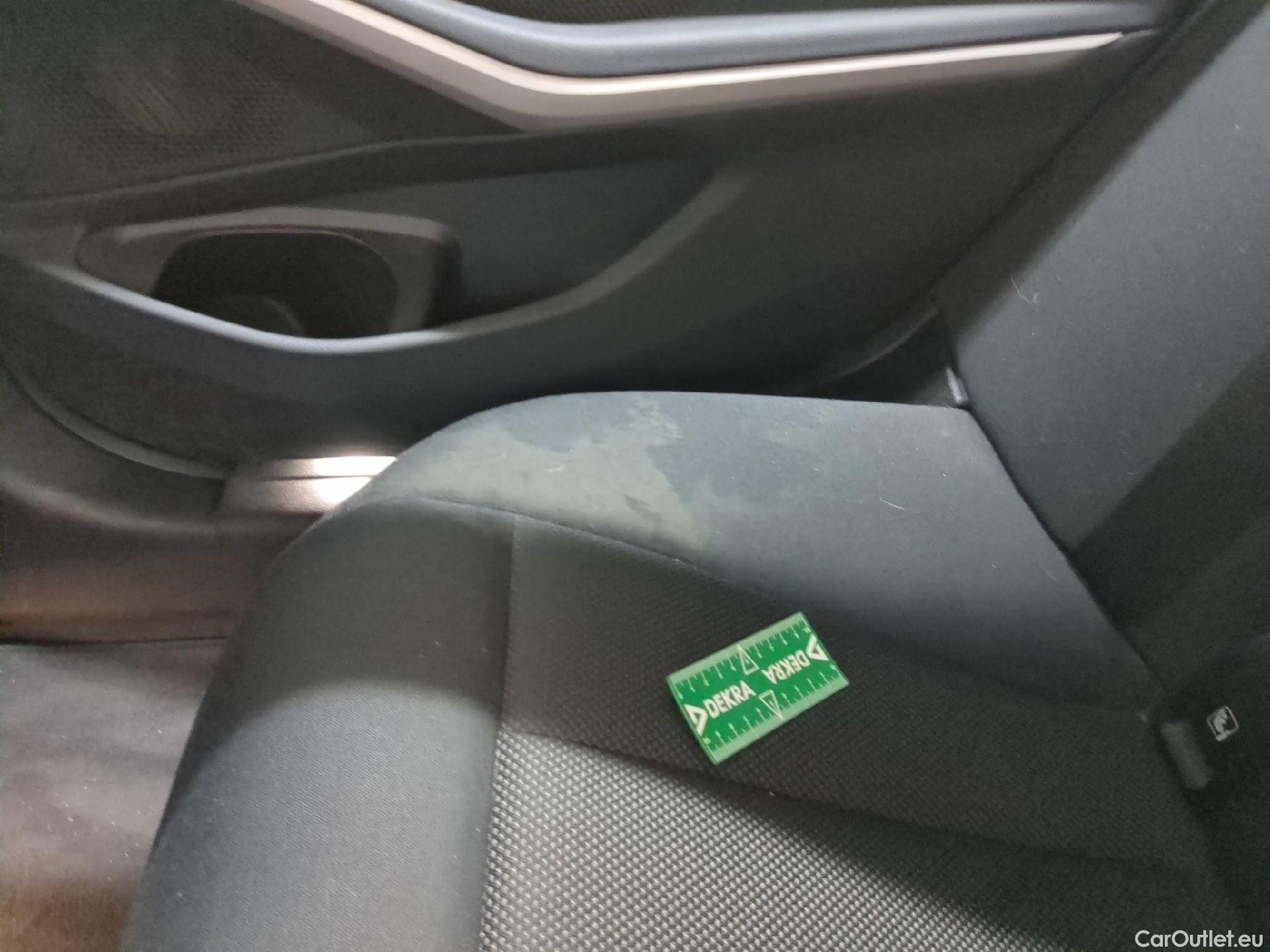  Bmw  Serie 3 BMW Série 3 Touring / 2018 / 5P / Break 318d 150ch Lounge BVA8 #5