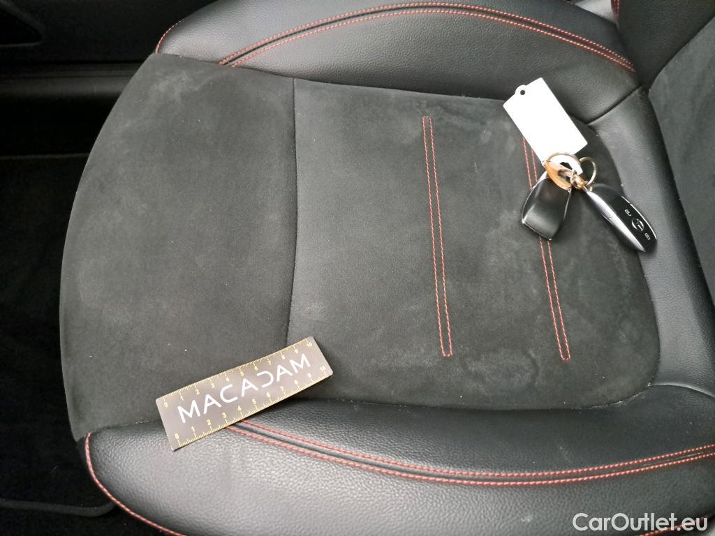  Mercedes  GLA MERCEDES-BENZ  / 2020 / 5P / SUV 2.0  220D AMG LINE 4MATIC DCT #29