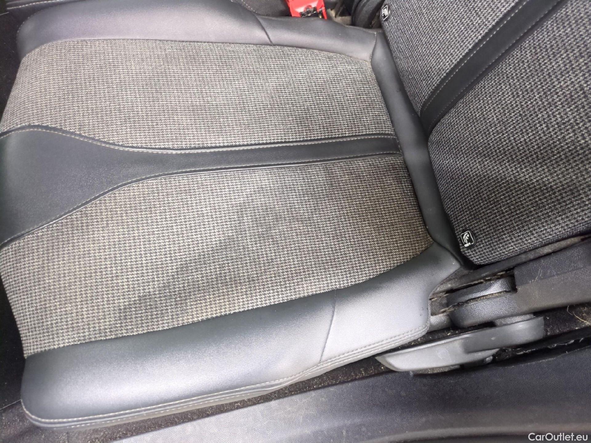  Peugeot  5008  Allure Business 1.5 HDi 130CV BVA8 7 Sieges E6dT #29