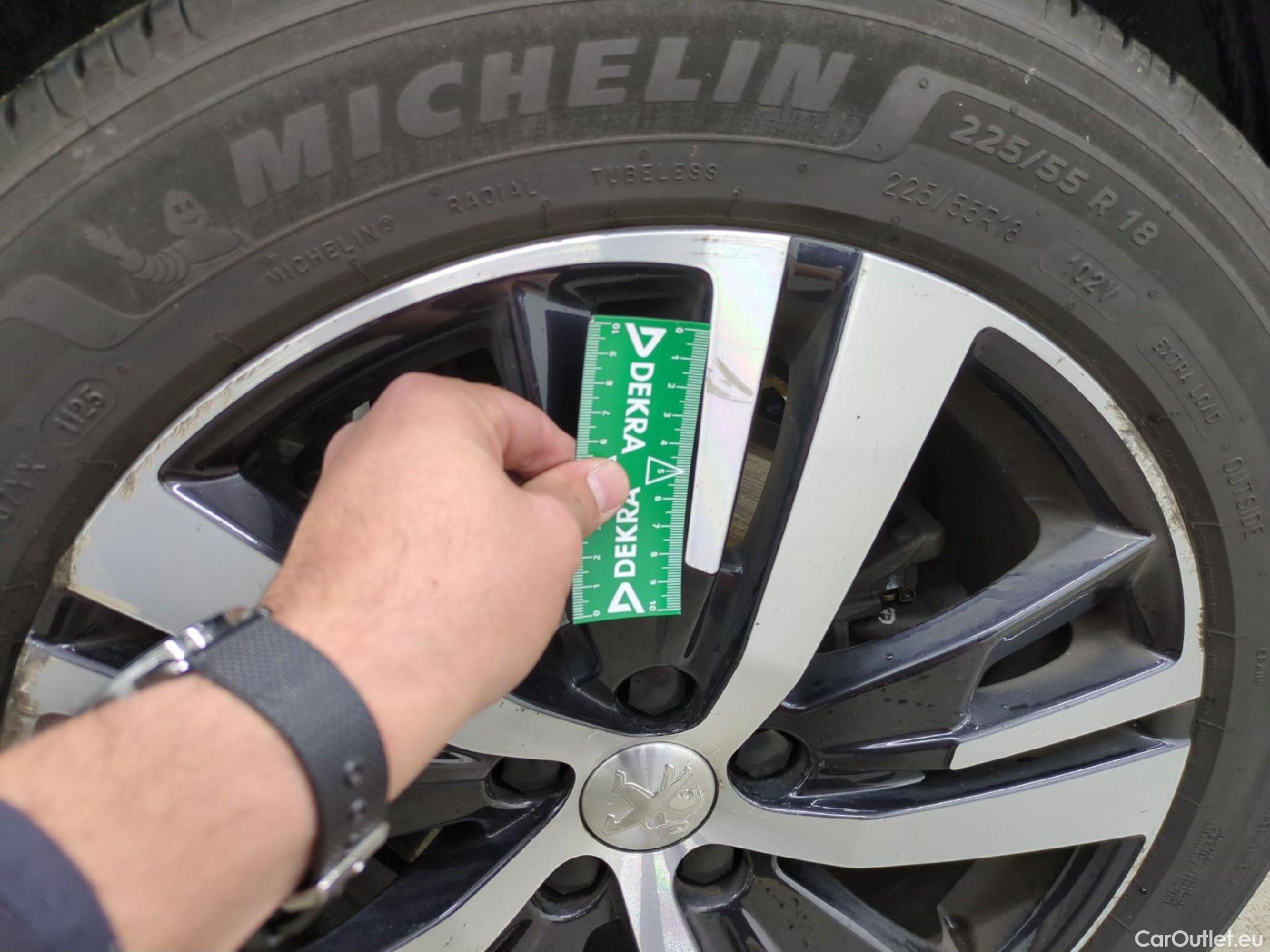  Peugeot  5008  Allure Business 1.5 HDi 130CV BVA8 7 Sieges E6dT #39