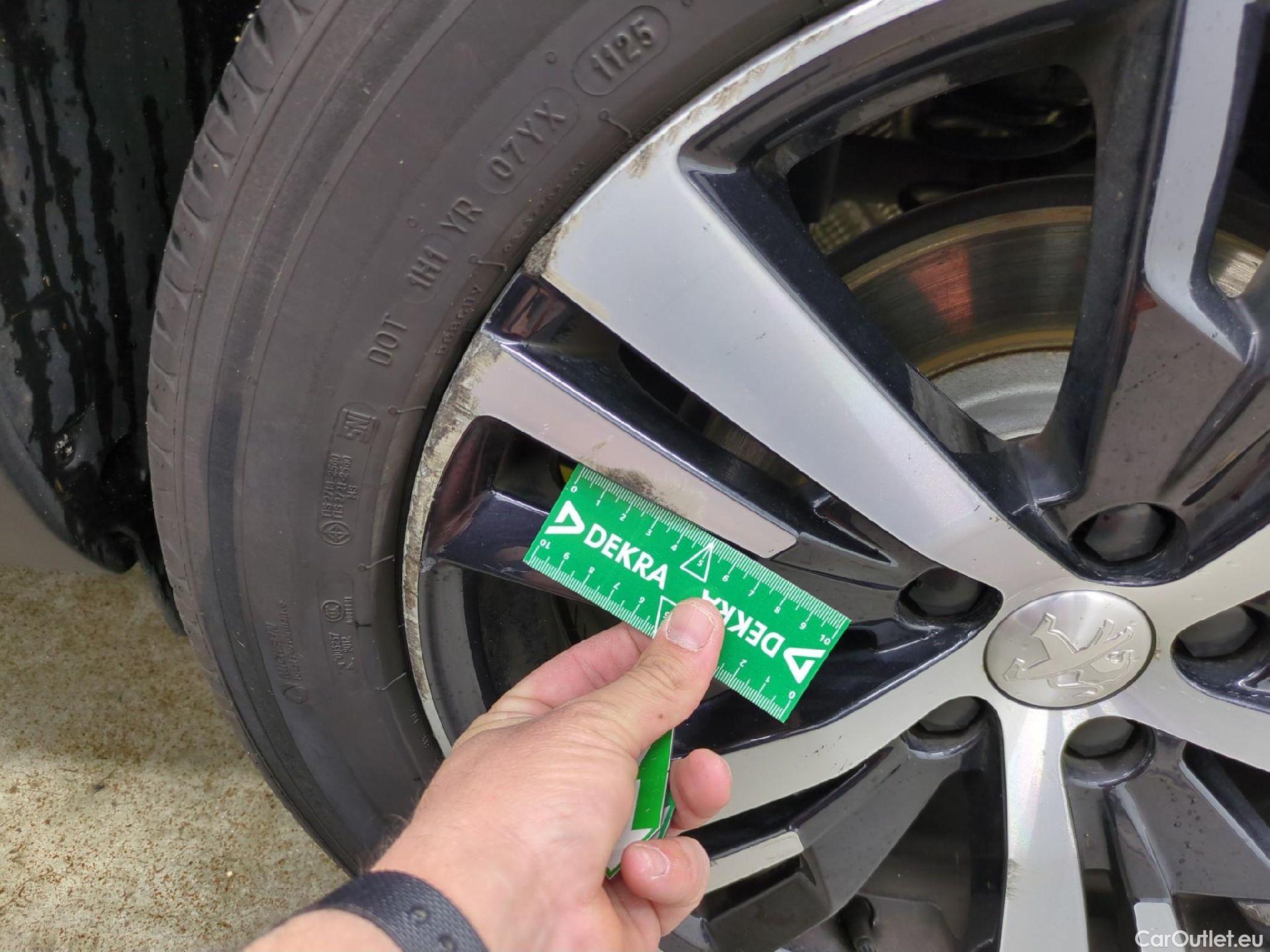  Peugeot  5008  Allure Business 1.5 HDi 130CV BVA8 7 Sieges E6dT #35