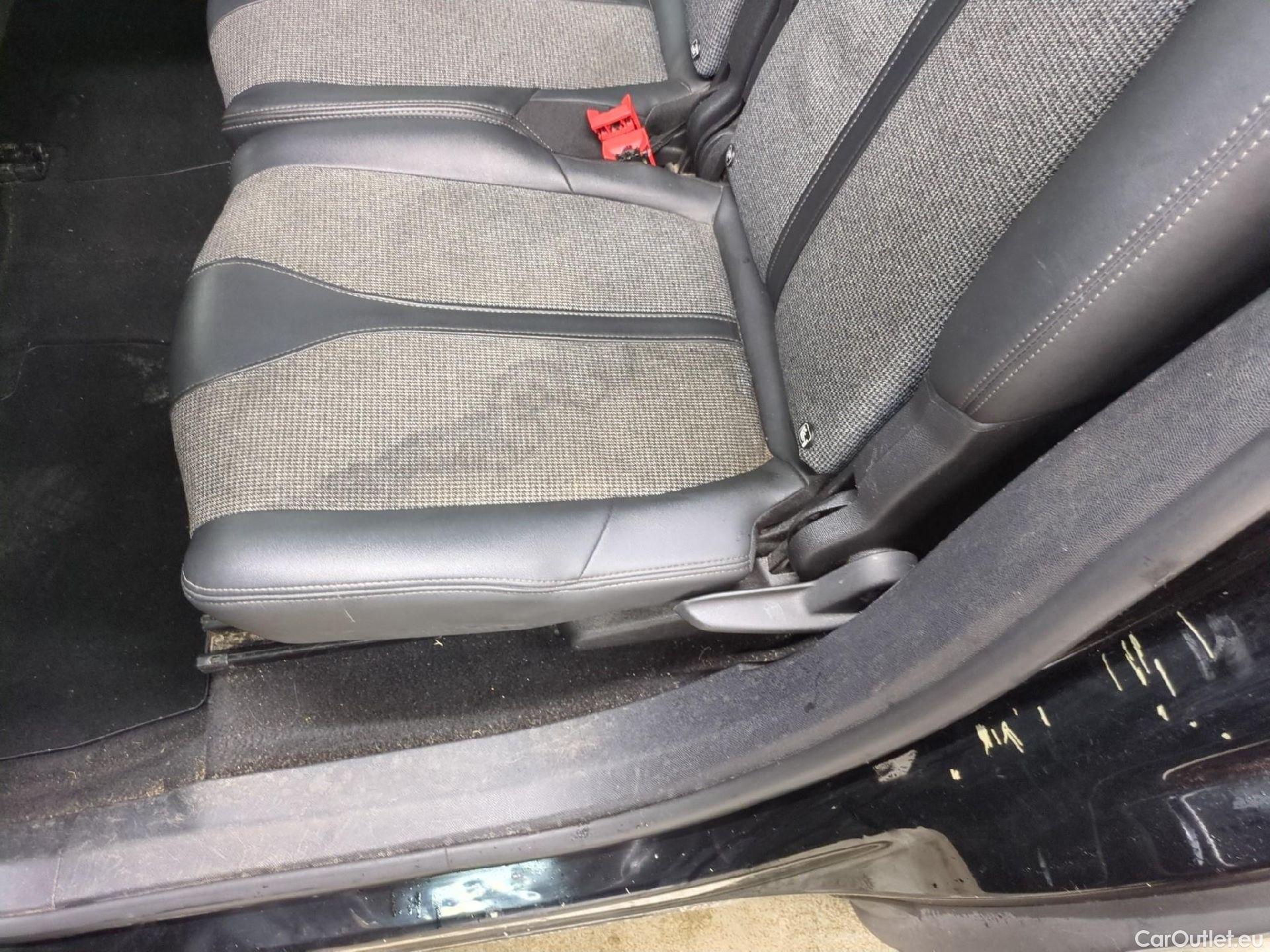  Peugeot  5008  Allure Business 1.5 HDi 130CV BVA8 7 Sieges E6dT #28