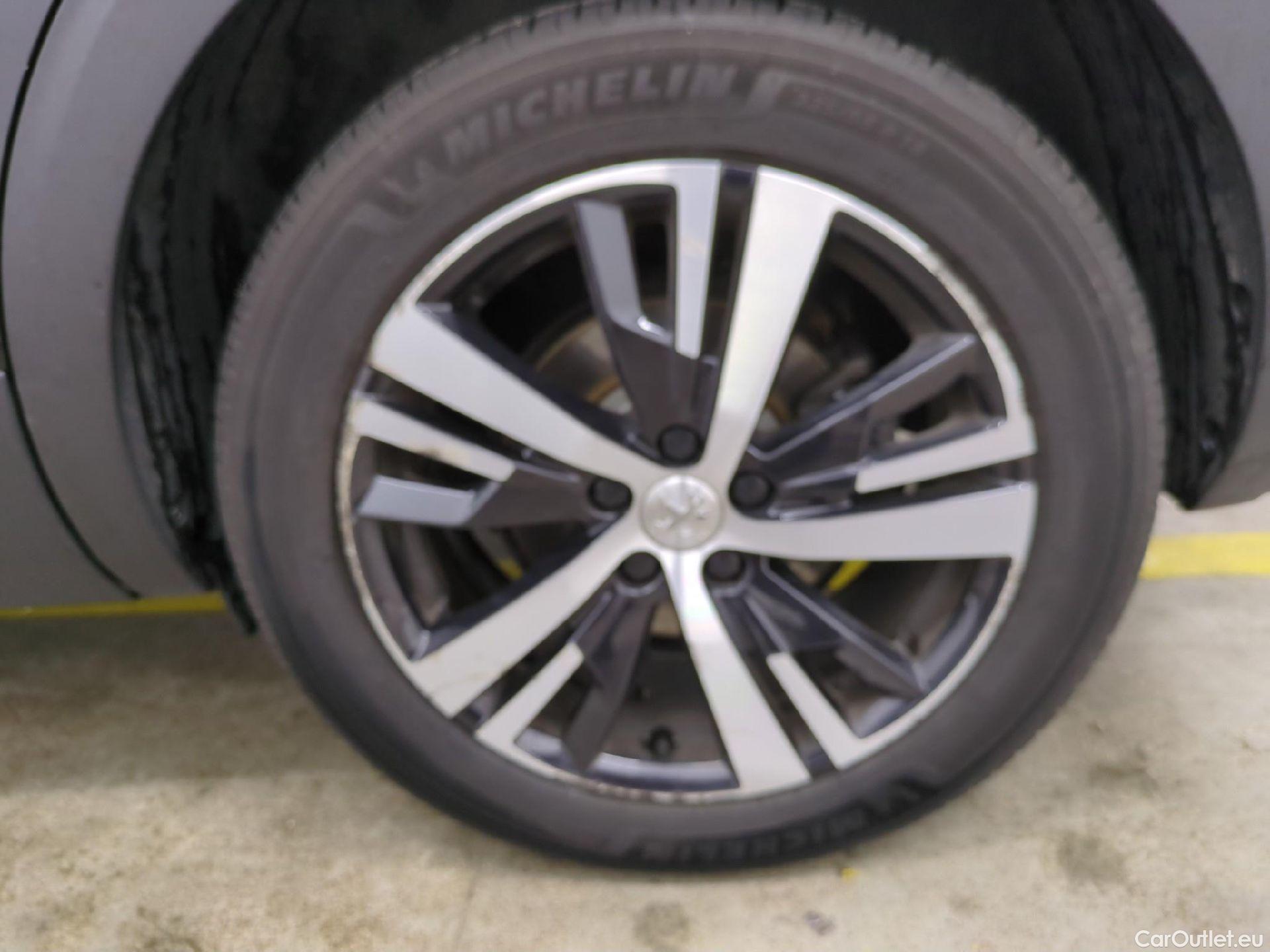  Peugeot  5008  Allure Business 1.5 HDi 130CV BVA8 7 Sieges E6dT #36