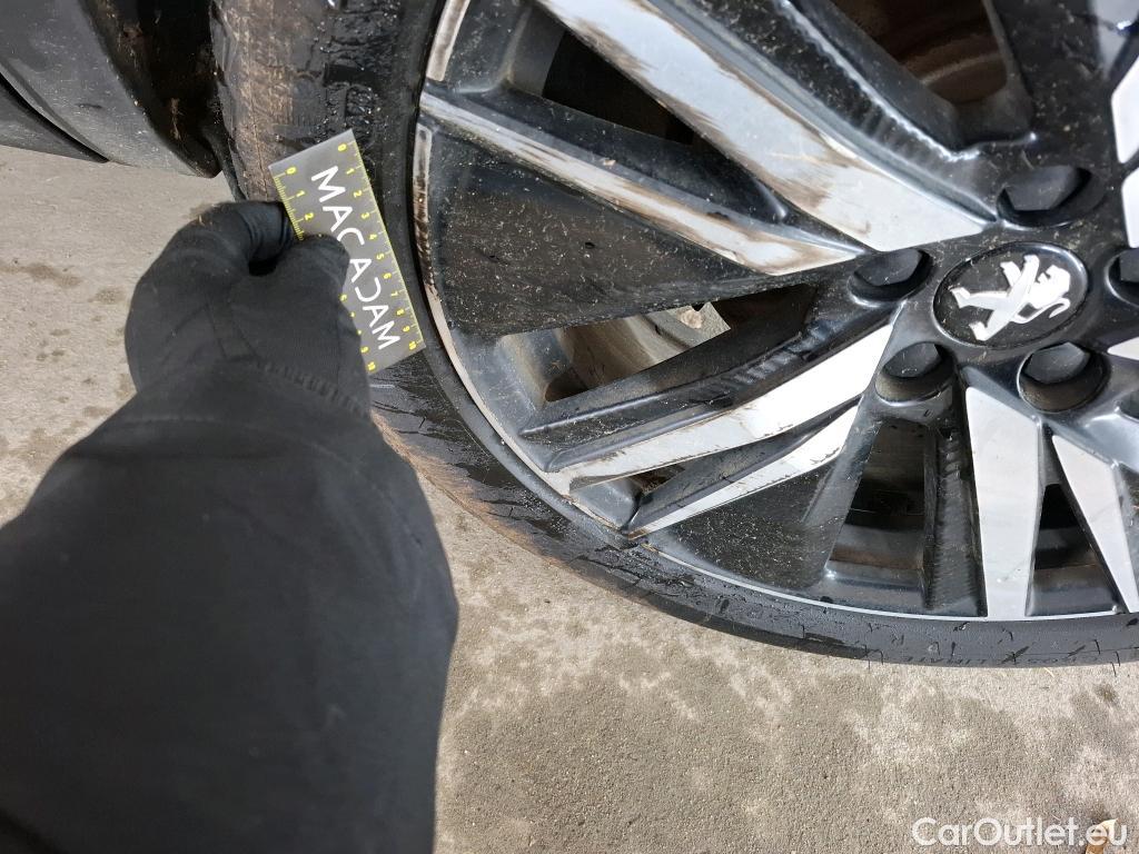  Peugeot  5008 PEUGEOT  / 2020 / 5P / SUV BlueHDi 180 S&S EAT8 GT Pack #14