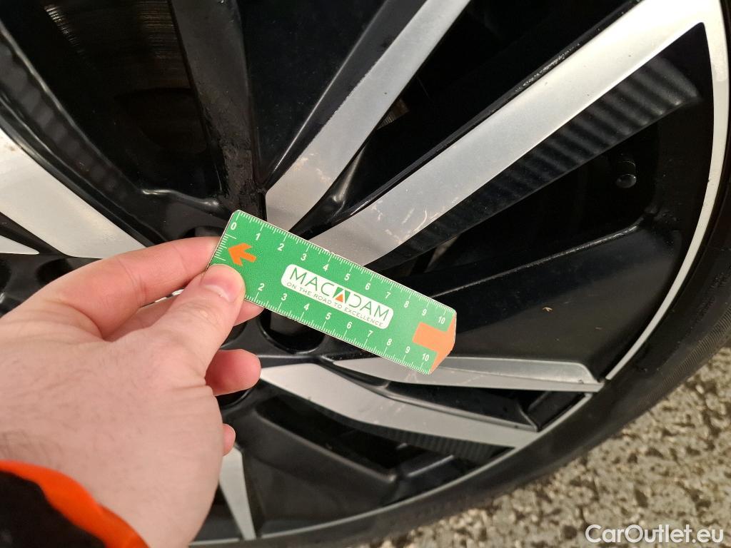  Peugeot  5008 PEUGEOT  / 2020 / 5P / SUV BlueHDi 130 S&S EAT8 GT Pack #27