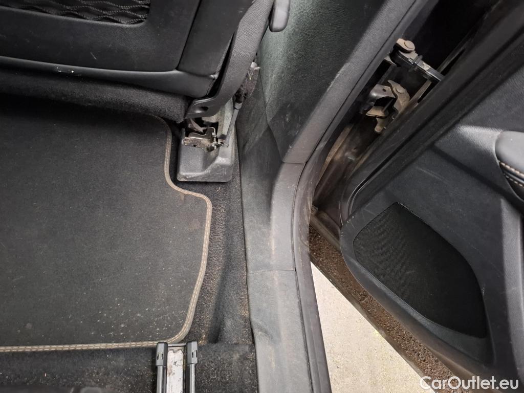  Peugeot  5008 PEUGEOT  / 2020 / 5P / SUV BlueHDi 180 S&S EAT8 GT Pack #32