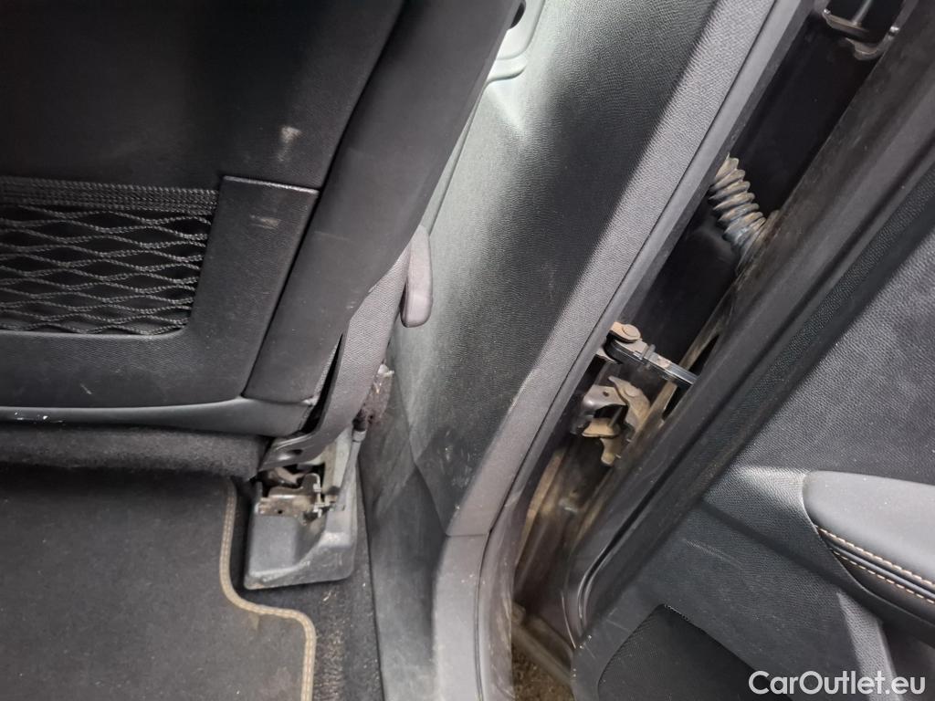  Peugeot  5008 PEUGEOT  / 2020 / 5P / SUV BlueHDi 180 S&S EAT8 GT Pack #31