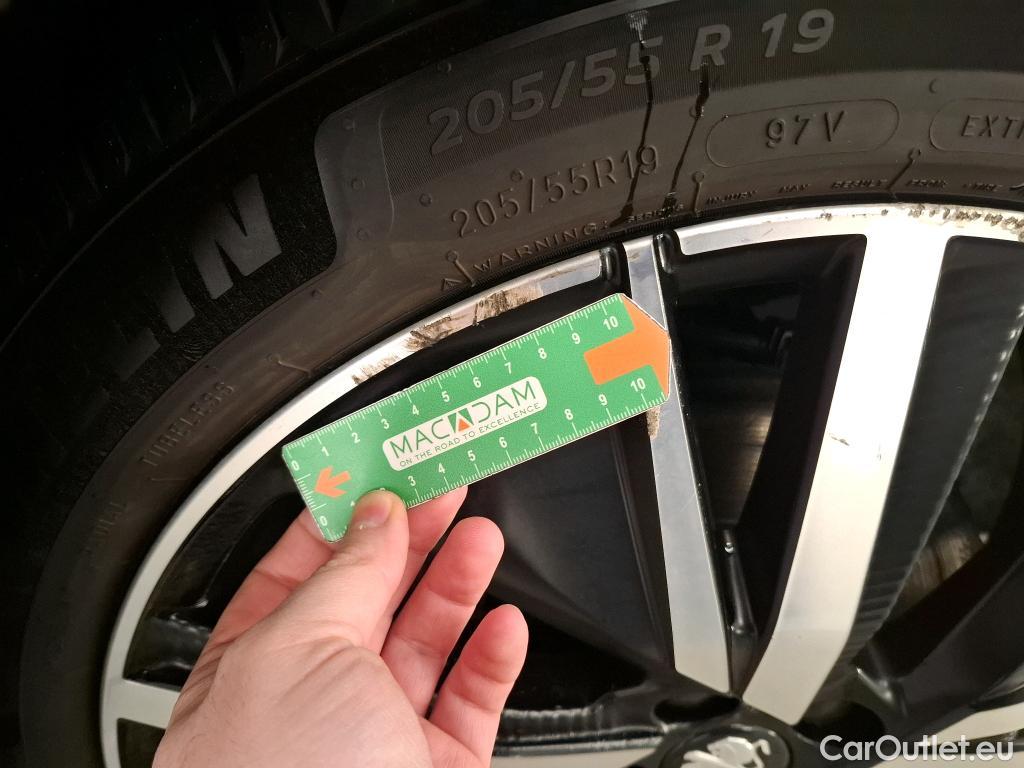  Peugeot  5008 PEUGEOT  / 2020 / 5P / SUV BlueHDi 130 S&S EAT8 GT Pack #17