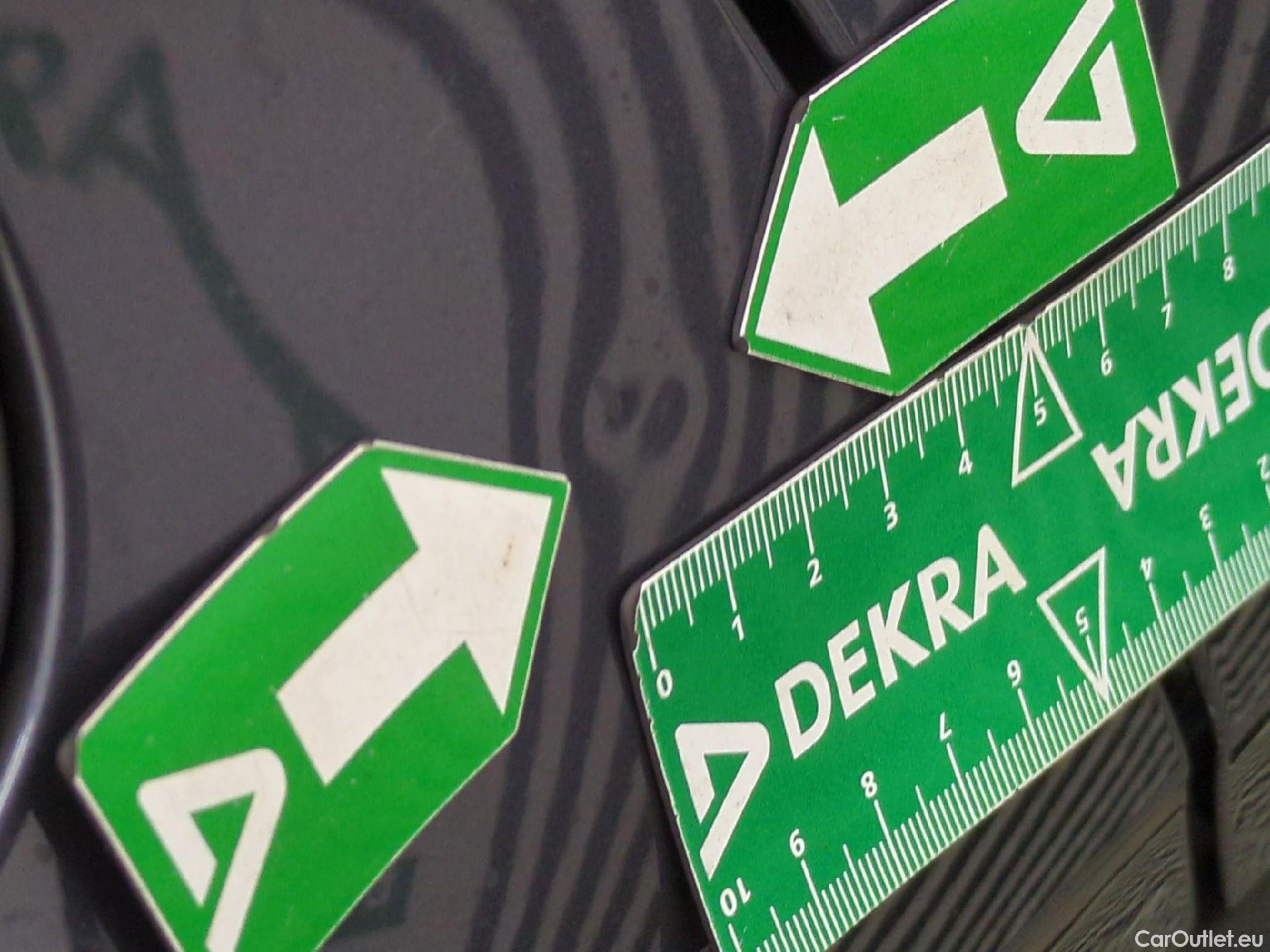  Volkswagen  T-CROSS VOLKSWAGEN  / 2018 / 5P / SUV 1.0 TSI 110ch DSG Carat #27