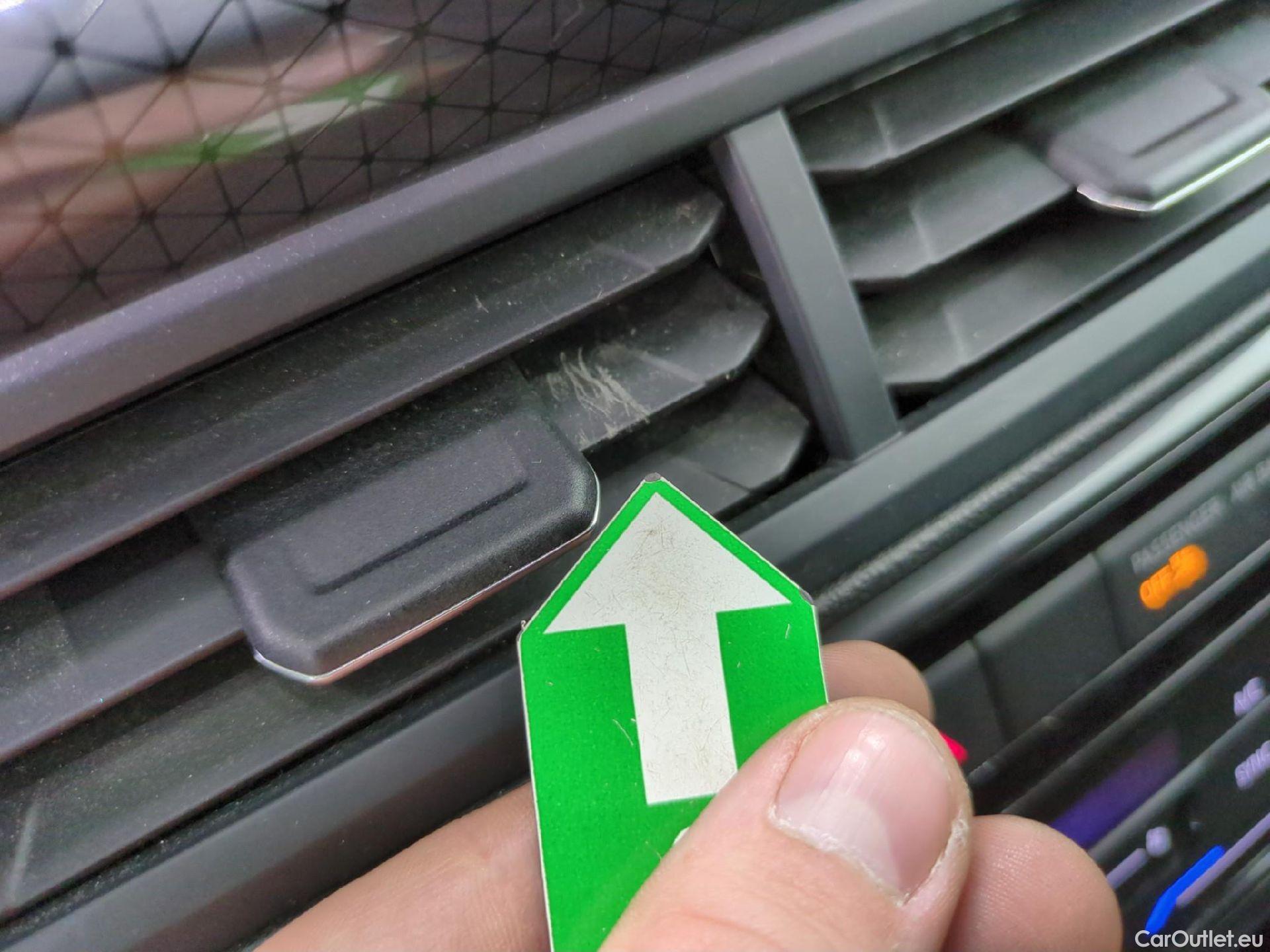  Volkswagen  T-CROSS VOLKSWAGEN  / 2018 / 5P / SUV 1.0 TSI 110ch DSG Carat #2