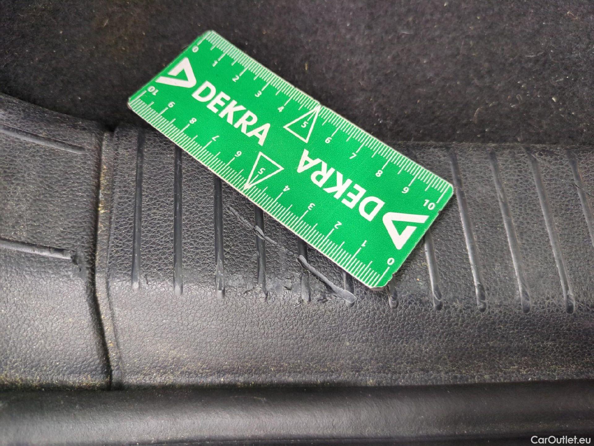  Volkswagen  T-CROSS VOLKSWAGEN  / 2018 / 5P / SUV 1.0 TSI 110ch DSG Carat #8