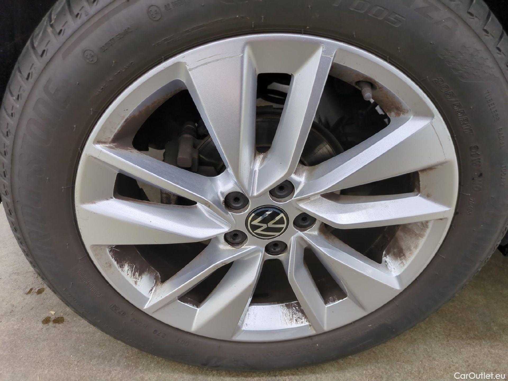  Volkswagen  T-CROSS VOLKSWAGEN  / 2018 / 5P / SUV 1.0 TSI 110ch DSG Carat #25