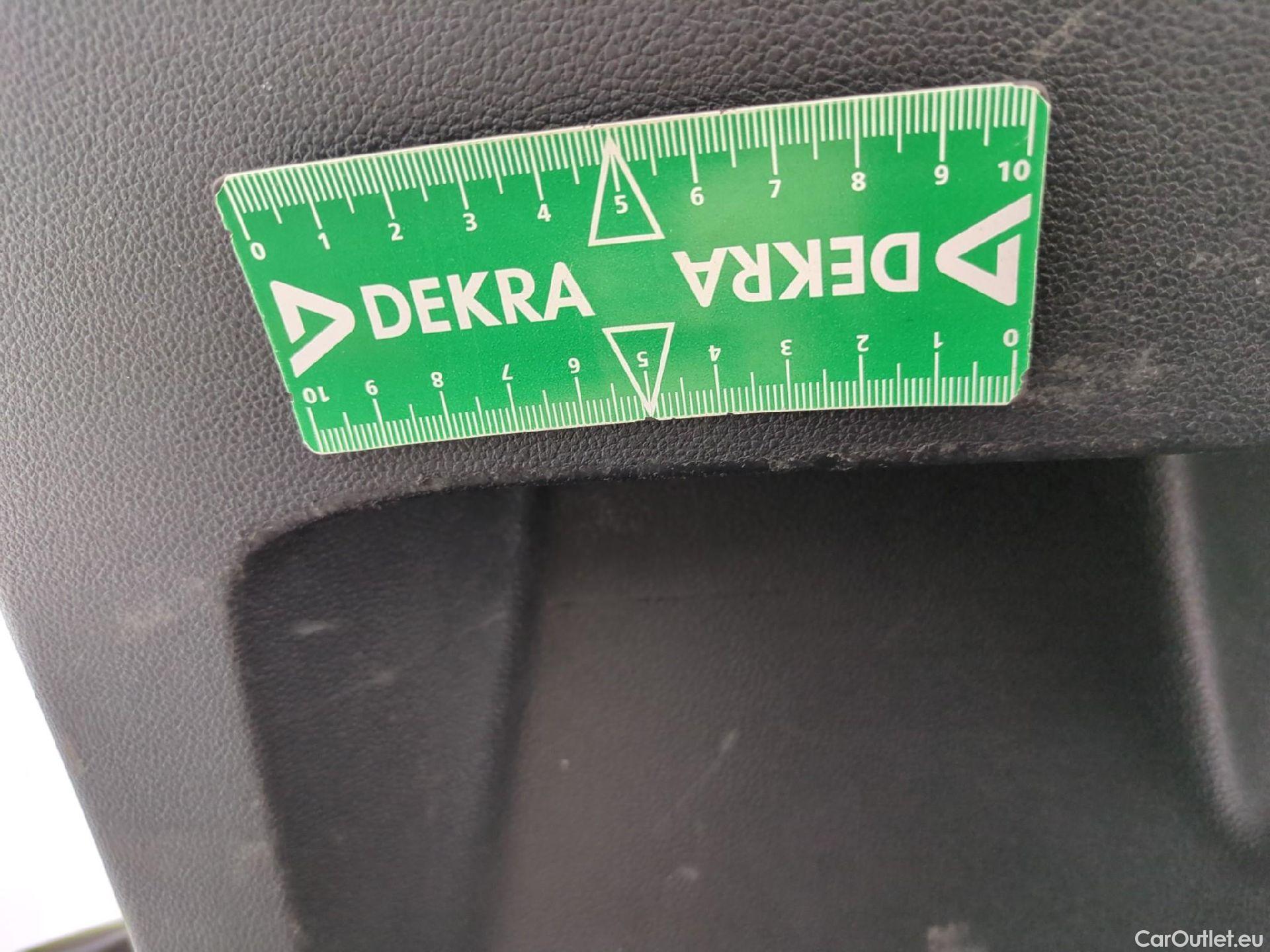  Volkswagen  T-CROSS VOLKSWAGEN  / 2018 / 5P / SUV 1.0 TSI 110ch DSG Carat #14