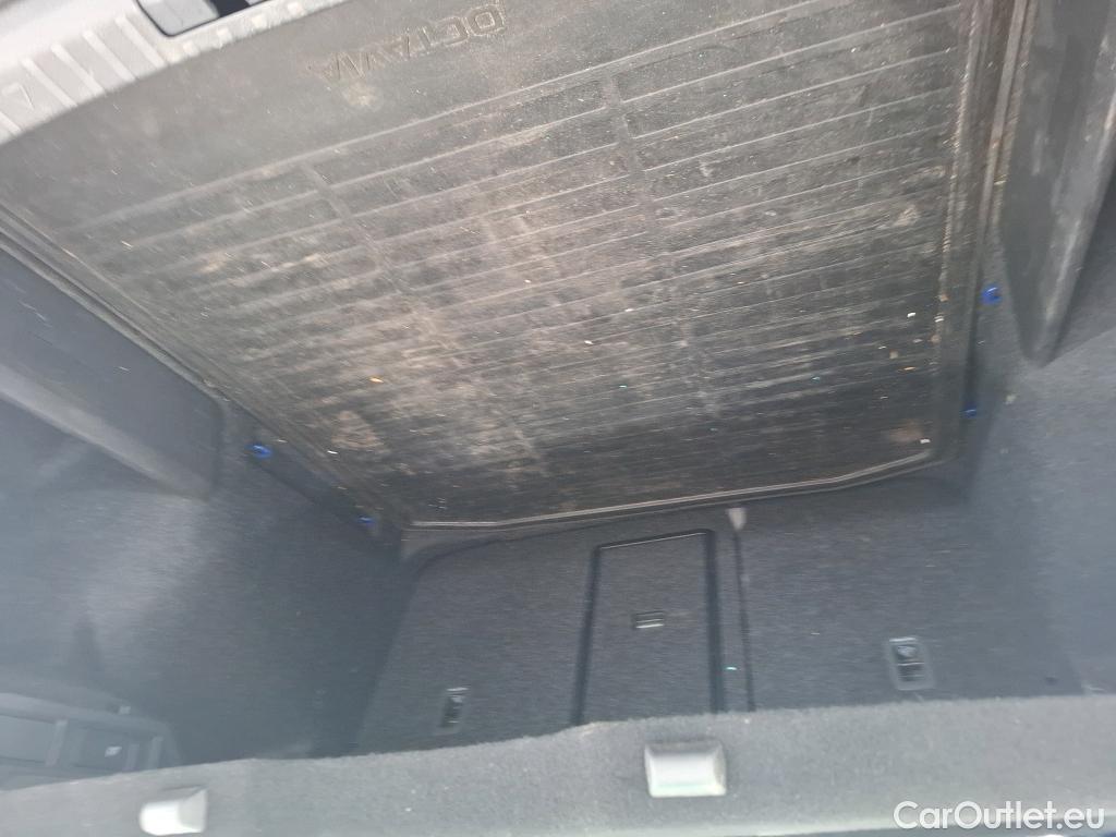  Skoda  Octavia  Berline Sportline 2.0 TDI 150CV BVA7 E6d #20