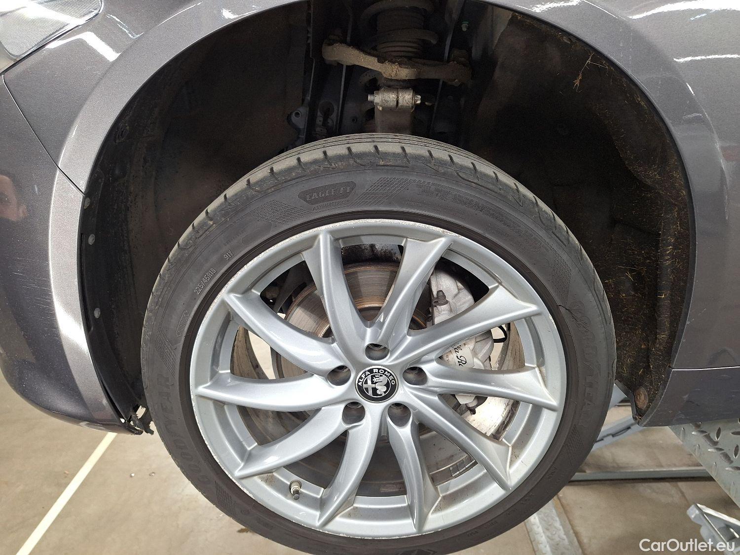  Alfa Romeo  Giulietta Alfa Romeo, Giulia '16, Alfa Romeo Giulia 2.2 D 190 Atx Rwd Sprint AUTO 4d #1