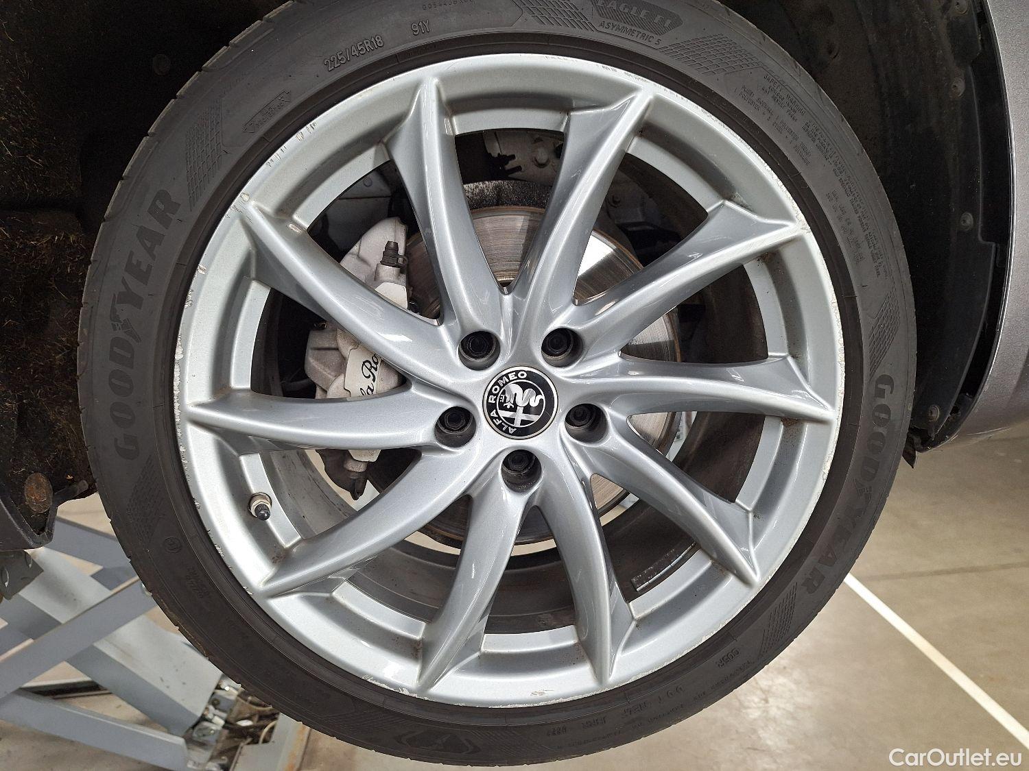  Alfa Romeo  Giulietta Alfa Romeo, Giulia '16, Alfa Romeo Giulia 2.2 D 190 Atx Rwd Sprint AUTO 4d #5