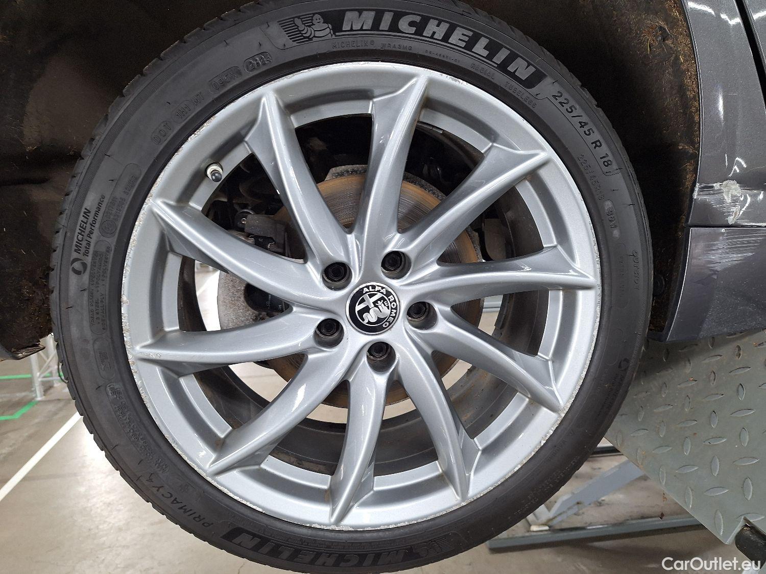  Alfa Romeo  Giulietta Alfa Romeo, Giulia '16, Alfa Romeo Giulia 2.2 D 190 Atx Rwd Sprint AUTO 4d #7