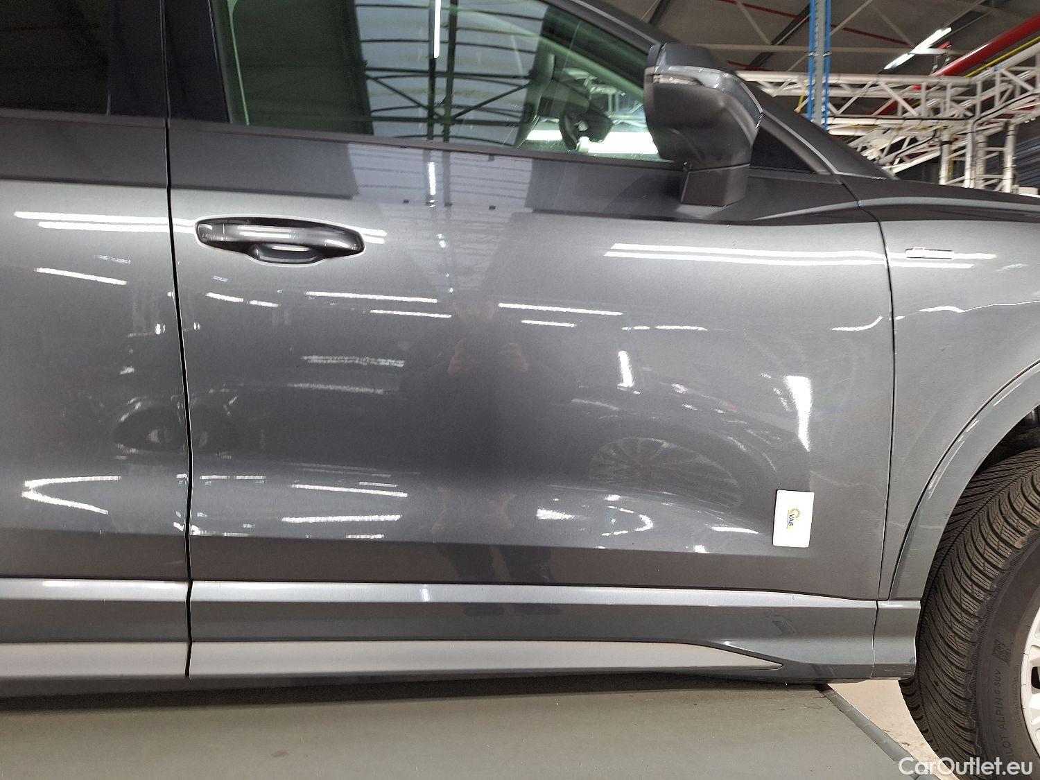  Audi  Q3 Audi,  '18, Audi  35 TDI S tronic S line Business Edition 5d #19