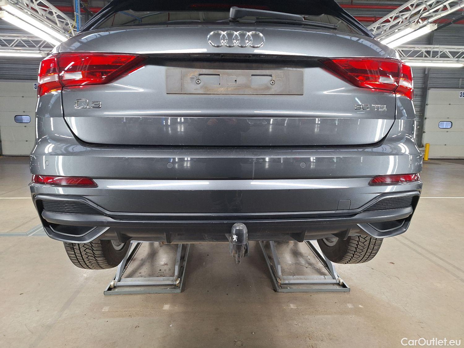  Audi  Q3 Audi,  '18, Audi  35 TDI S tronic S line Business Edition 5d #30