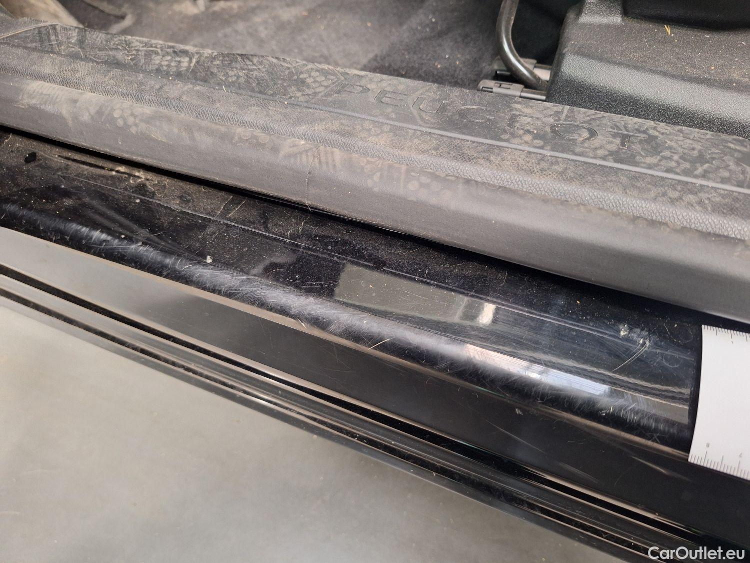  Peugeot  5008 Peugeot,  '16, Peugeot  1.5 BlueHDi 96kW S&S EAT8 Active 5d 7pl #64