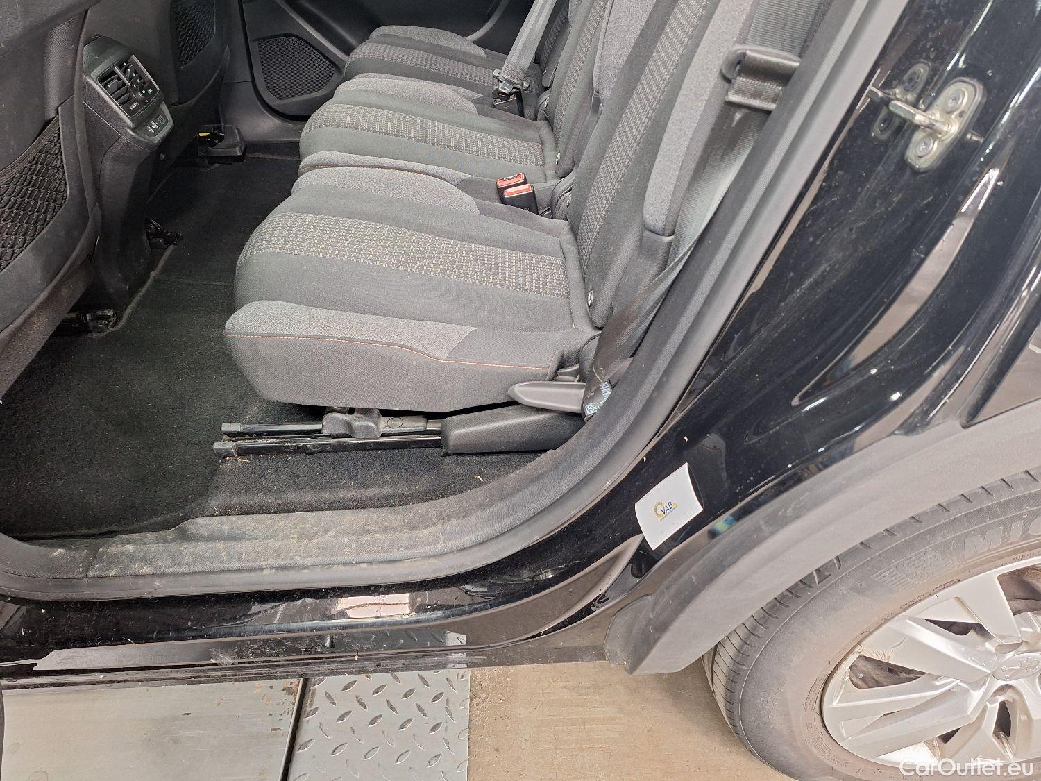  Peugeot  5008 Peugeot,  '16, Peugeot  1.5 BlueHDi 96kW S&S EAT8 Active 5d 7pl #61