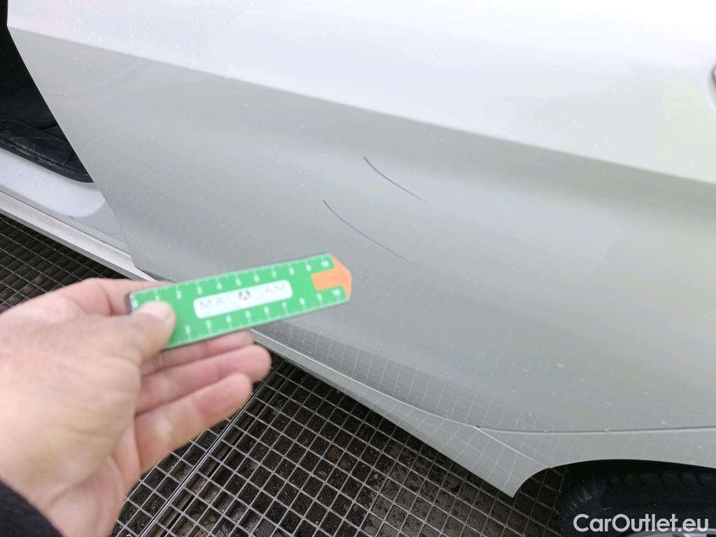  Bmw  Serie 1 BMW  / 2019 / 5P / berlina con portón 118i #1