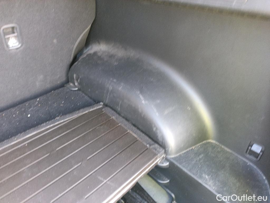  Hyundai  Tucson HYUNDAI  / 2020 / 5P / 1.6 CRDI 85kW (115CV) Klass #9