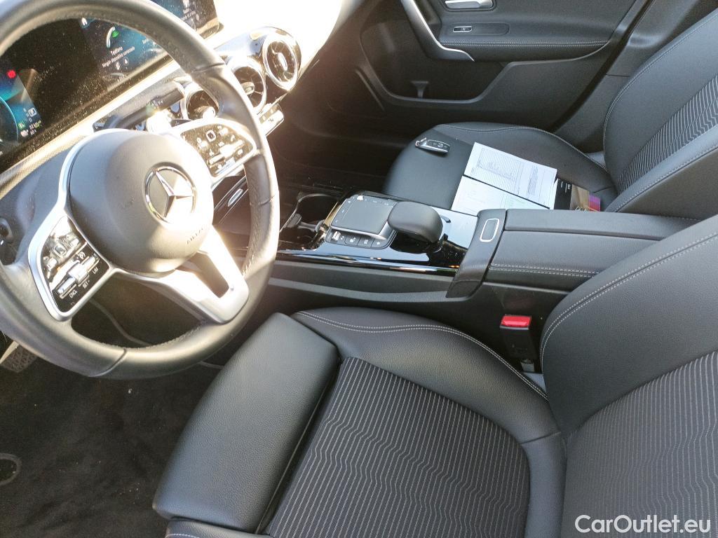  Mercedes  A-Klasse MERCEDES-BENZ Clase A / 2018 / 5P / berlina con portón A 250 e #19