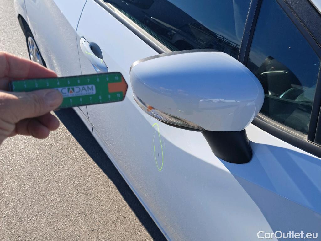  Nissan  Micra NISSAN  / 2017 / 5P / berlina con portón IG-T 68 kW (92 CV) E6D-F Acenta Sprint #47