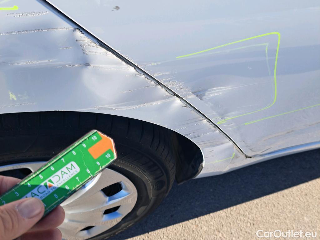  Nissan  Micra NISSAN  / 2017 / 5P / berlina con portón IG-T 68 kW (92 CV) E6D-F Acenta Sprint #2